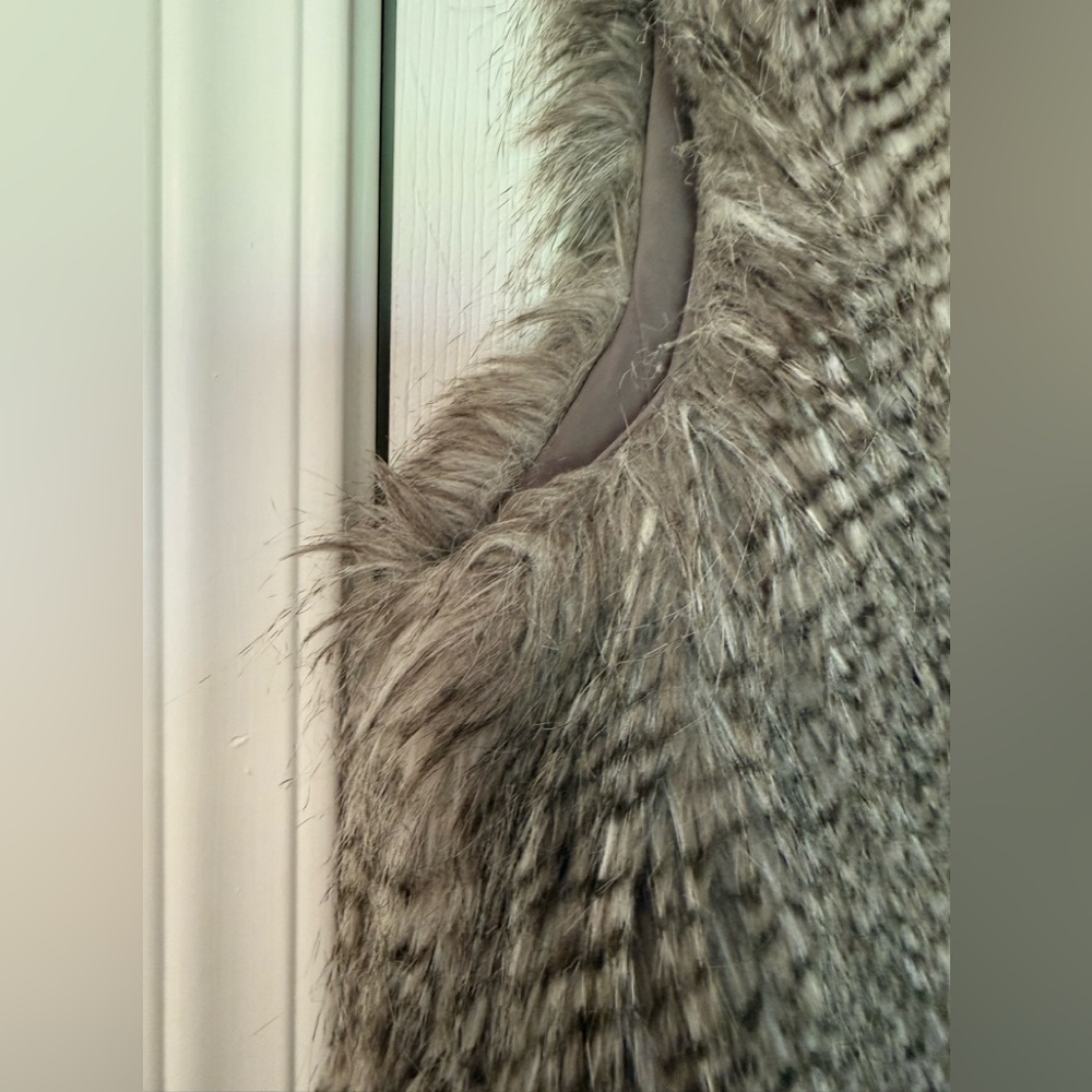 Ann Taylor Fabulous Faux Fur Vest - Picture 8 of 13